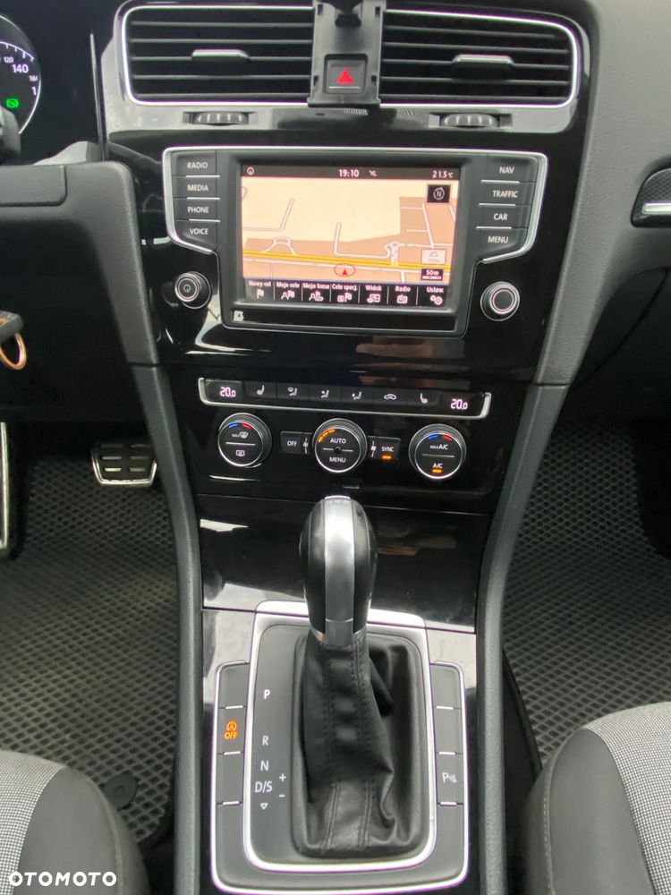 Volkswagen Golf - 25
