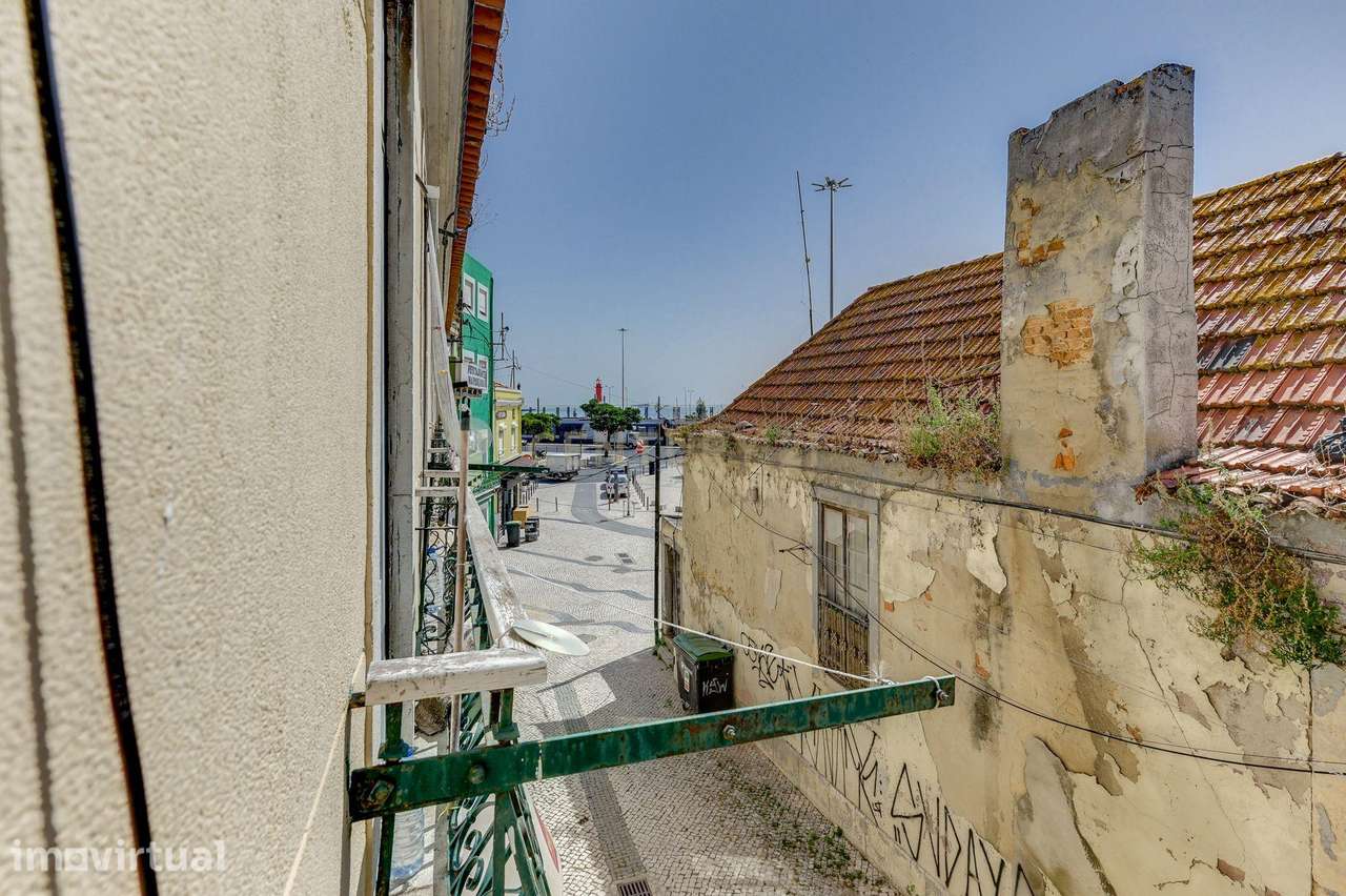 Prédio para reabilitação total em Cacilhas – excelente oportunidade de - Grande imagem: 2/22