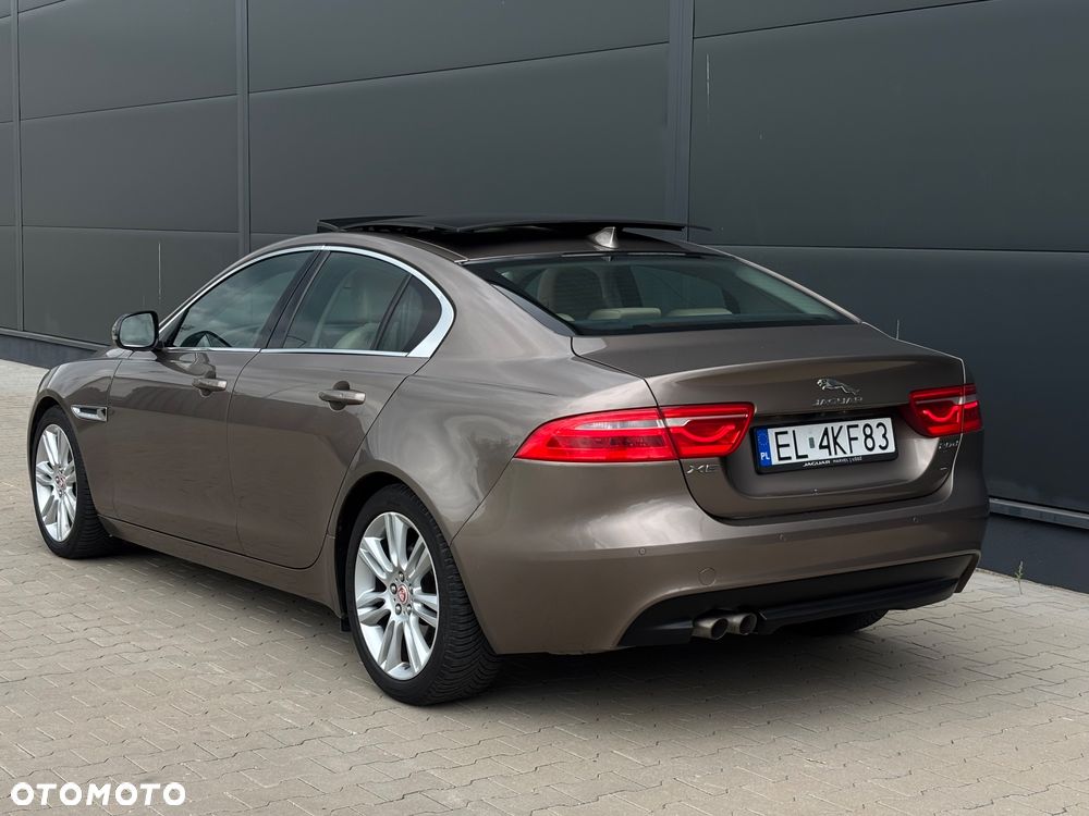 Jaguar XE 2.0 D Prestige - 15