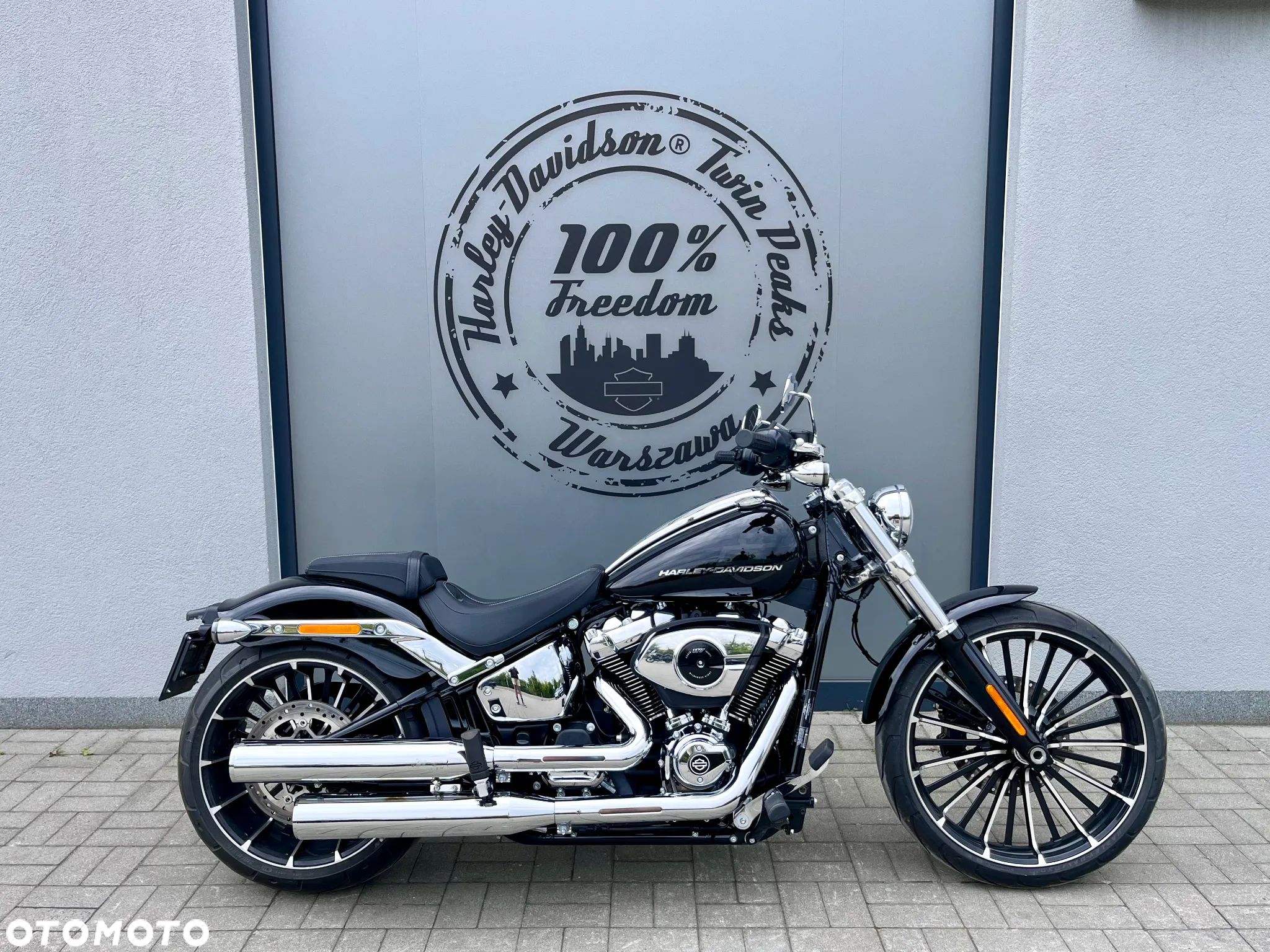 Harley-Davidson Softail Breakout - 1