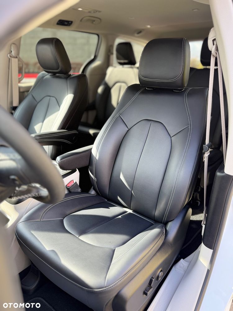 Chrysler Pacifica - 14