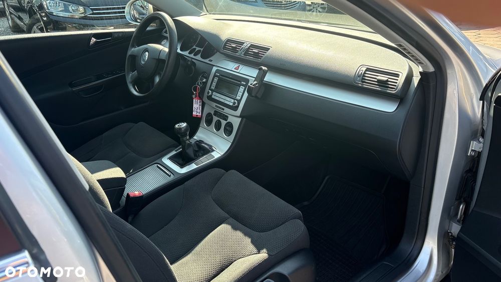 Volkswagen Passat 1.6 FSI Comfortline - 20