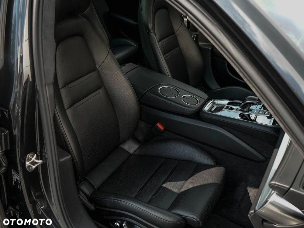 Porsche Panamera Turbo - 30