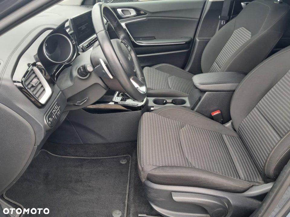 Kia Ceed - 12