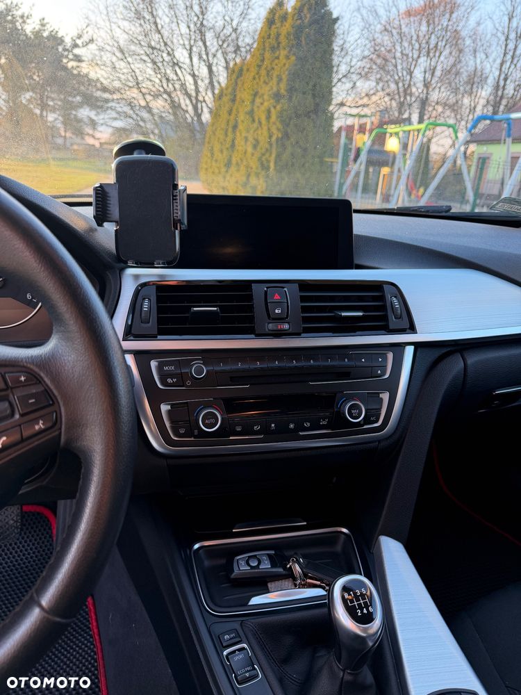 BMW Seria 3 318d Luxury Line - 11