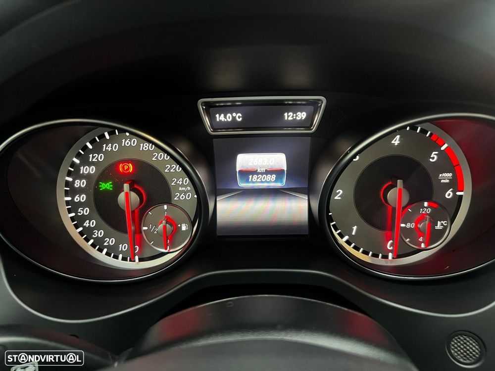 Mercedes-Benz CLA 180 d Shooting Brake - 23