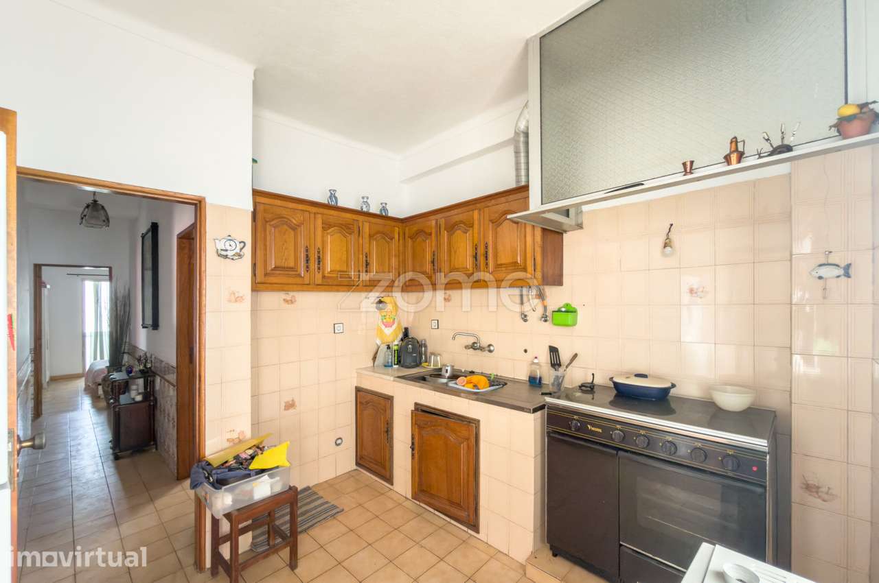Moradia T6 P/investimento - possibilita converter em 3 apartamentos - Grande imagem: 4/27