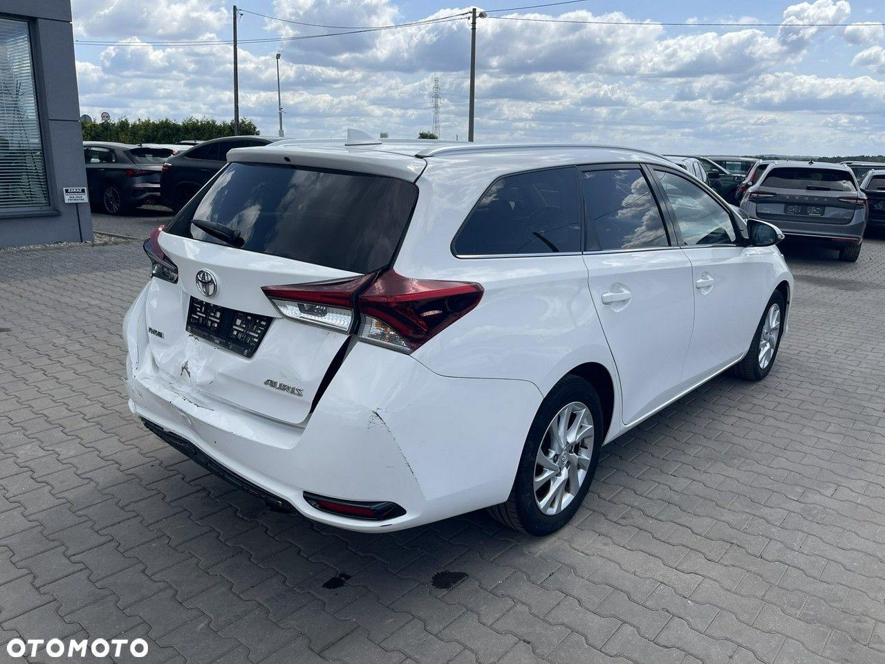 Toyota Auris 1.6 Valvematic Touring Sports Life Plus - 2