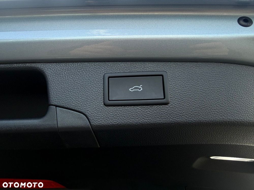 Volkswagen Passat Variant 2.0 TDI SCR 4Mot R-Line Plus DSG - 13