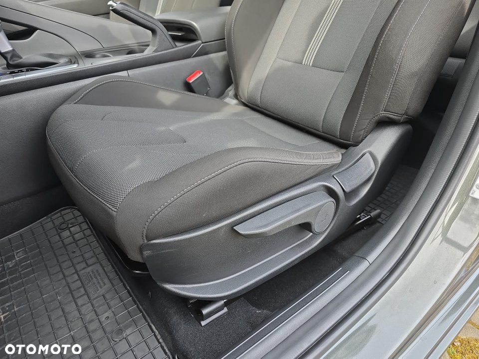Hyundai Elantra - 13