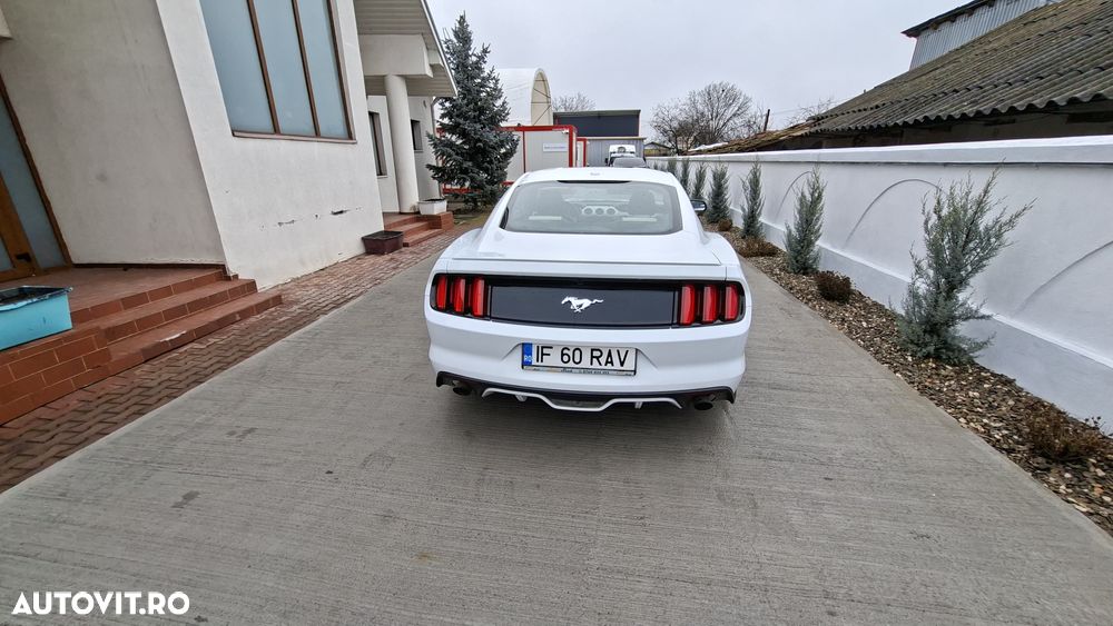 Ford Mustang - 7