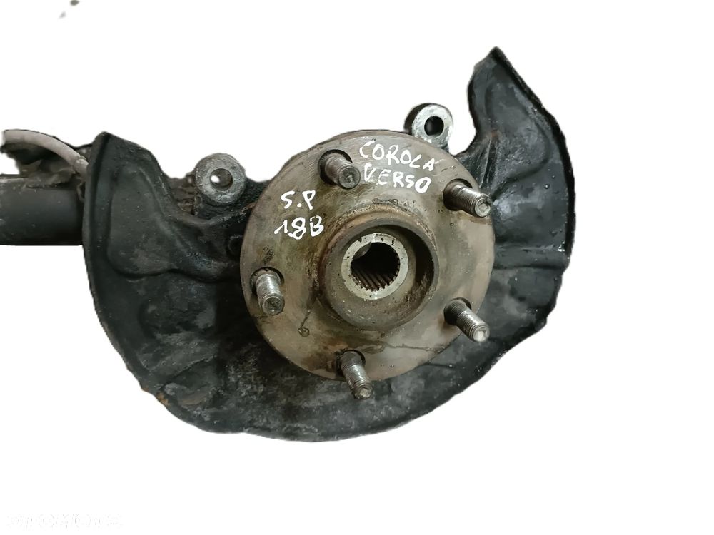 TOYOTA COROLLA VERSO II 04-09 1,8 B zwrotnica prawy przód pp * - 1