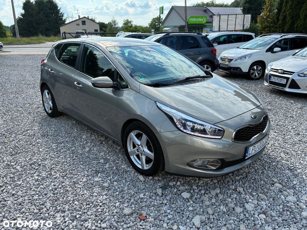 Kia Ceed 1.6 GDI Dream-Team Edition - 1