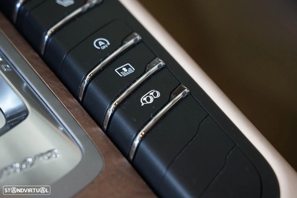 Porsche Panamera Turbo PDK - 32