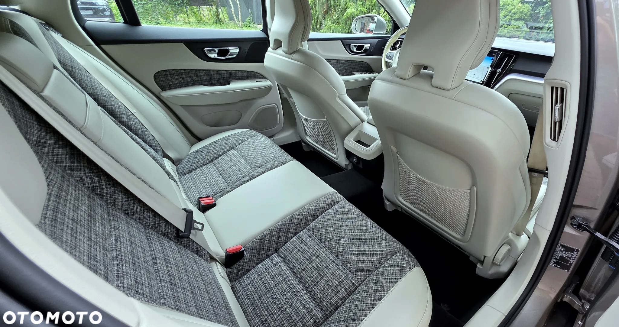 Volvo V60 T4 Momentum Pro - 36