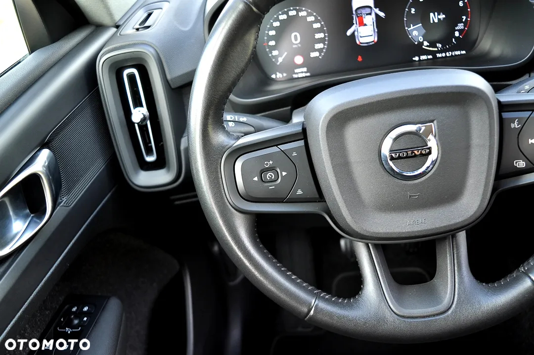 Volvo XC 40 T2 Momentum Pro - 27