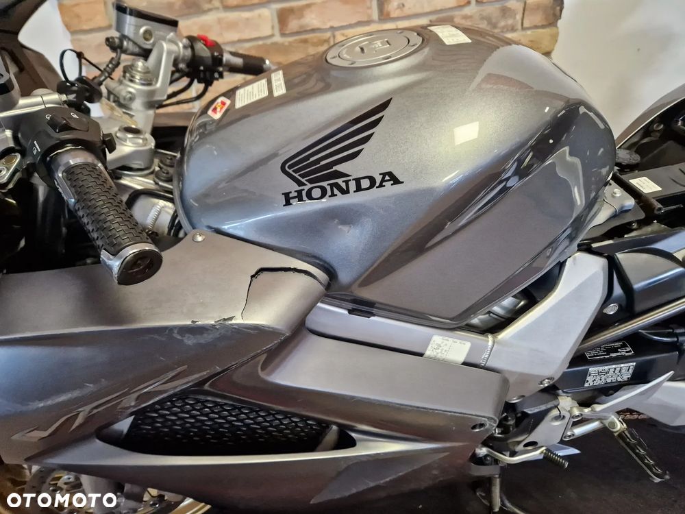 Honda VFR - 19