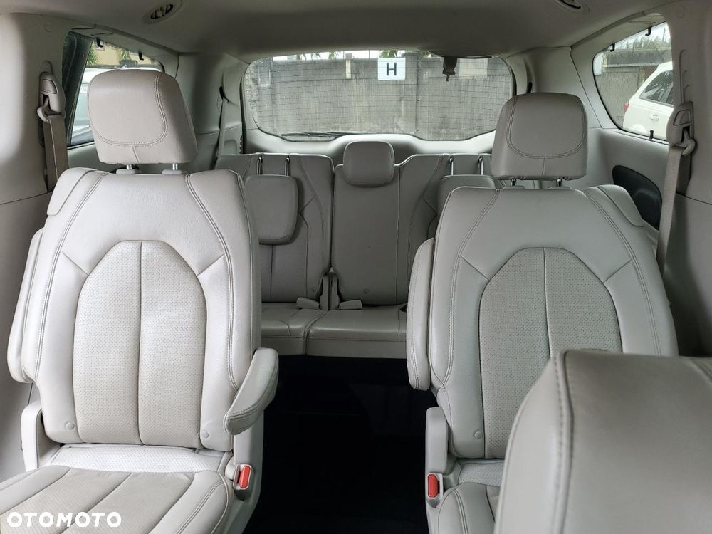 Chrysler Pacifica - 9