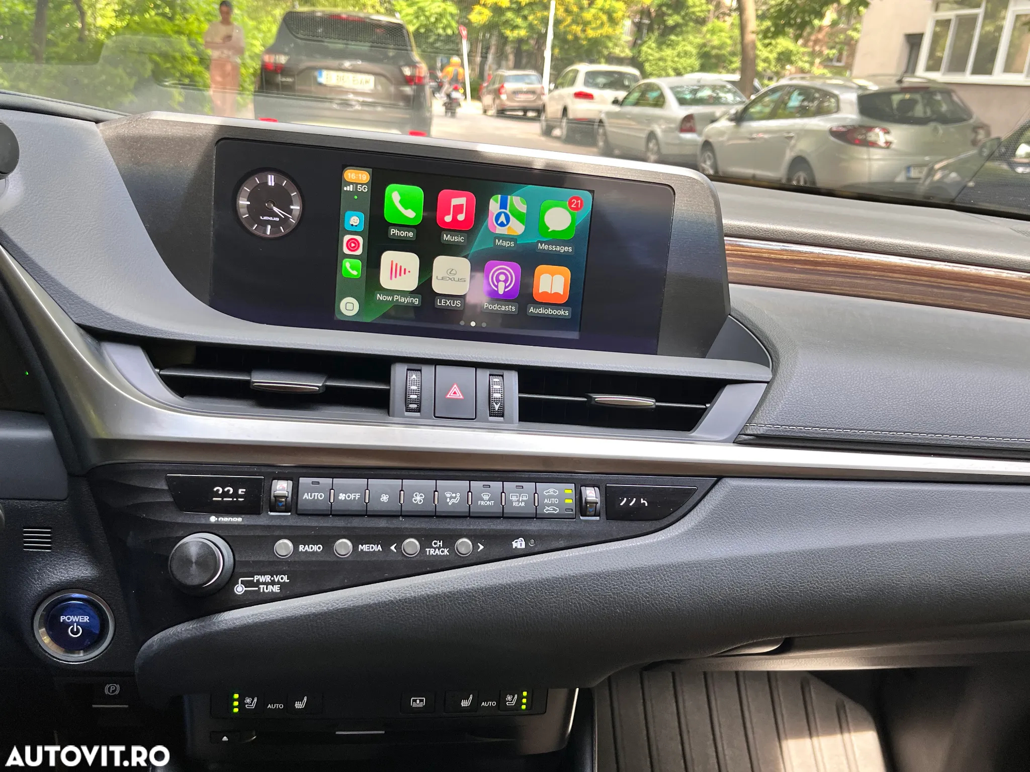 Lexus Seria ES 300h 2.5 TNGA HV 25H- 4X2 CVT Executive - 13