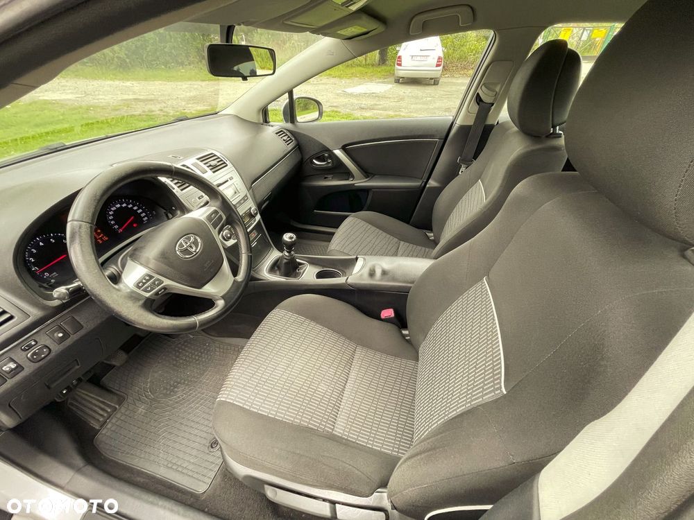 Toyota Avensis 1.8 Active - 9