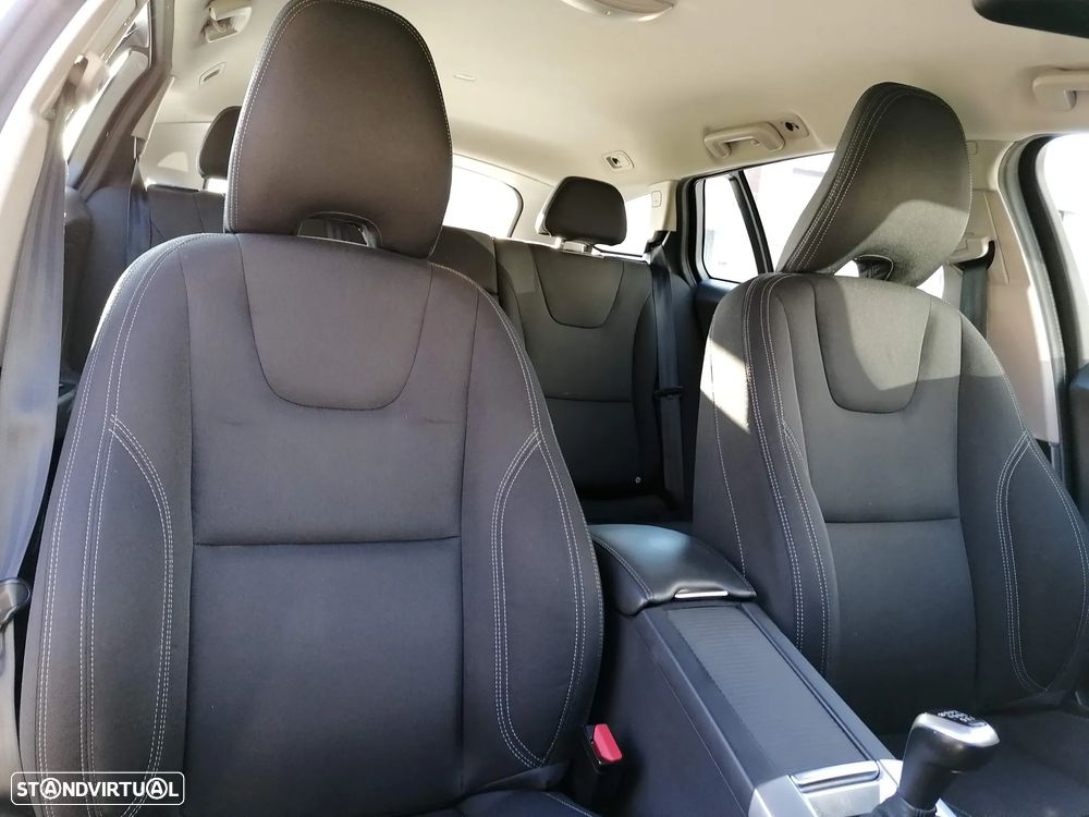 Volvo V60 D2 Kinetic - 13