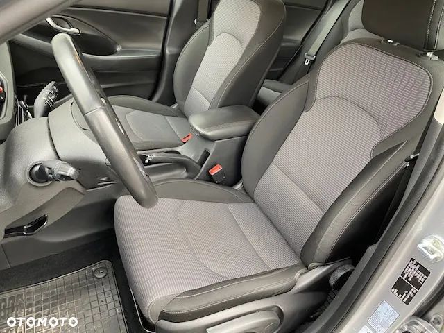Hyundai i30 1.5 DPI Classic + - 21