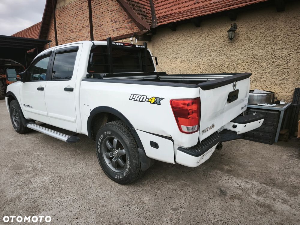 Nissan Titan 5.6 V8 SE Crew Cab - 12