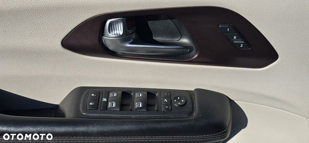 Chrysler Pacifica - 15