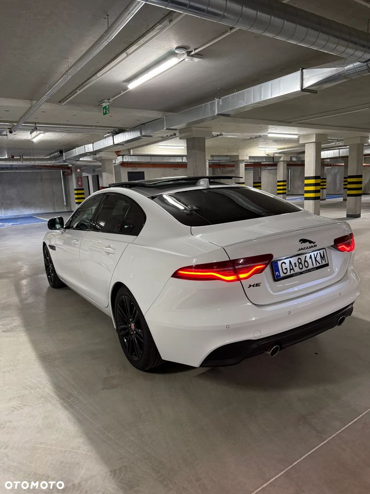 Jaguar XE 2.0 P250 R-Dynamic SE - 4