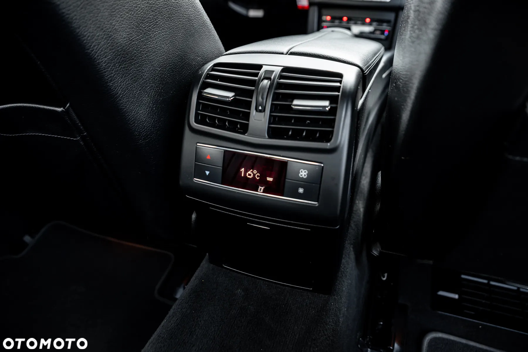 Mercedes-Benz Klasa E 220 BlueTEC 4-Matic Avantgarde - 26