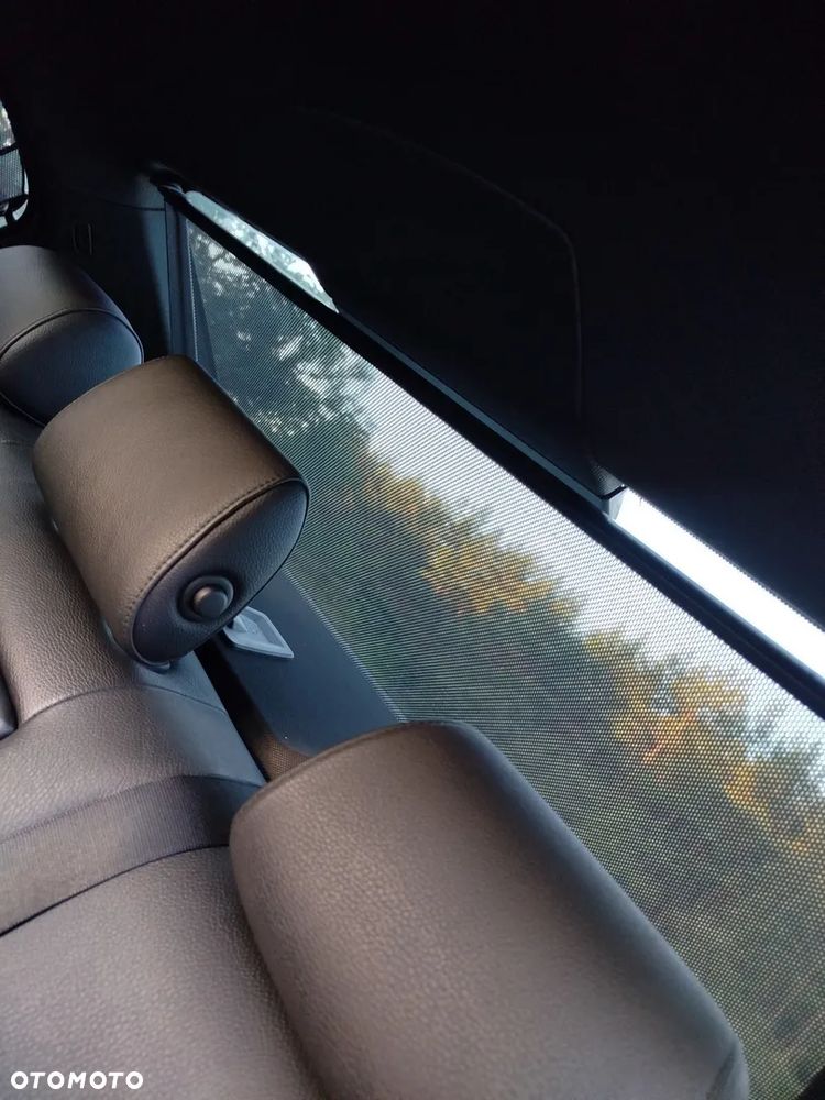 BMW Seria 5 528i - 27