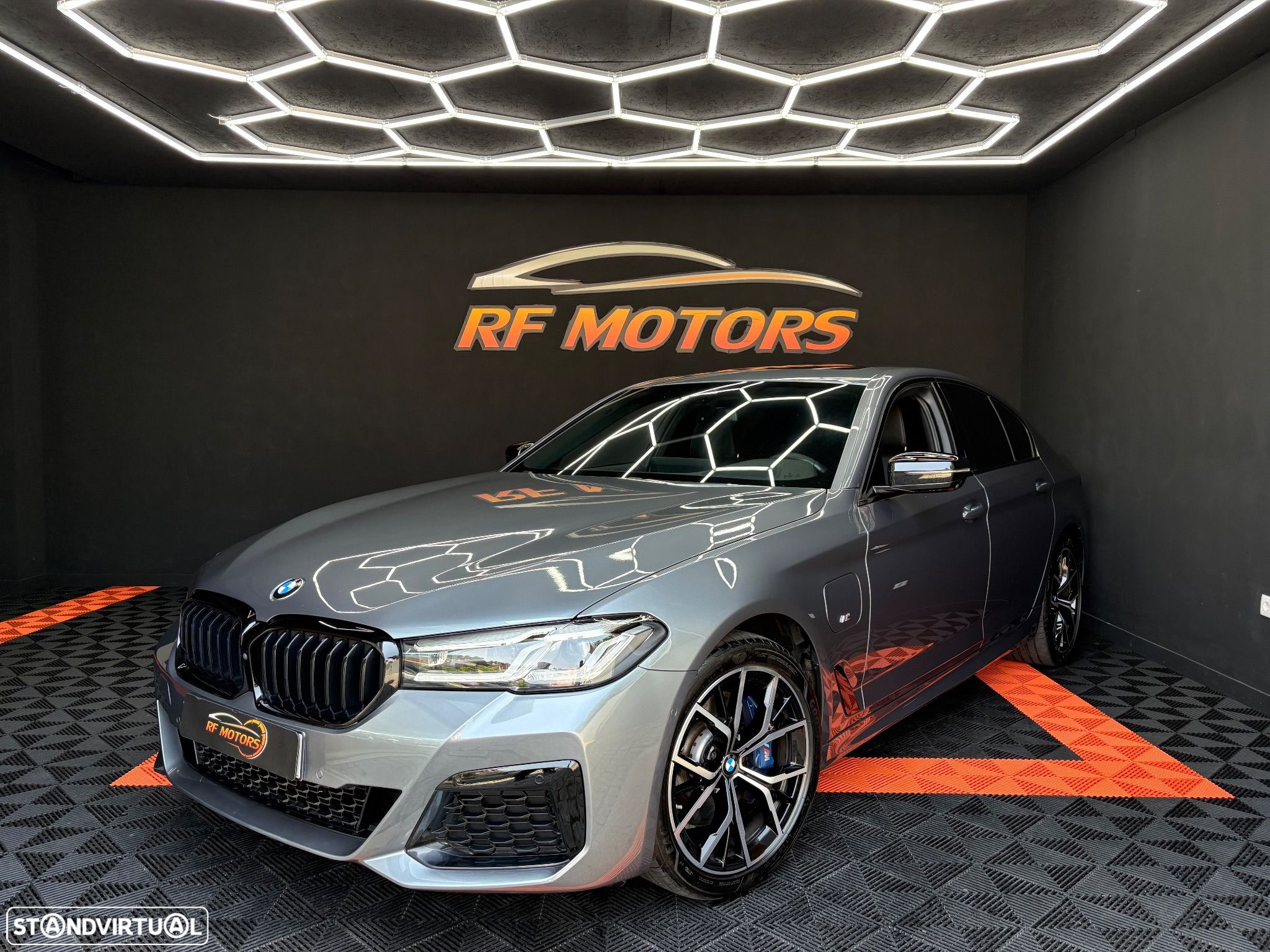 BMW 530 e Pack Desportivo M - 1