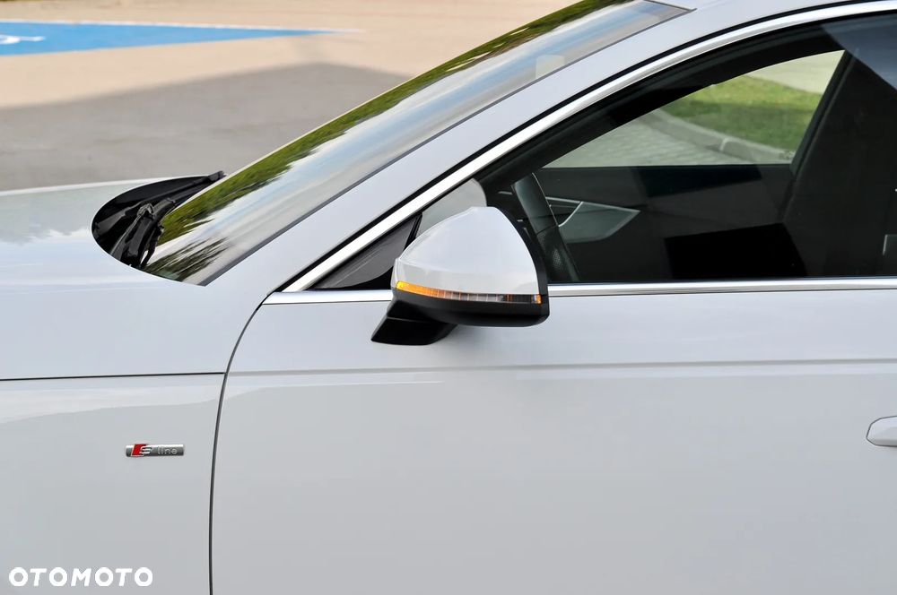 Audi A4 Avant 40 TDI quattro S tronic S line - 4