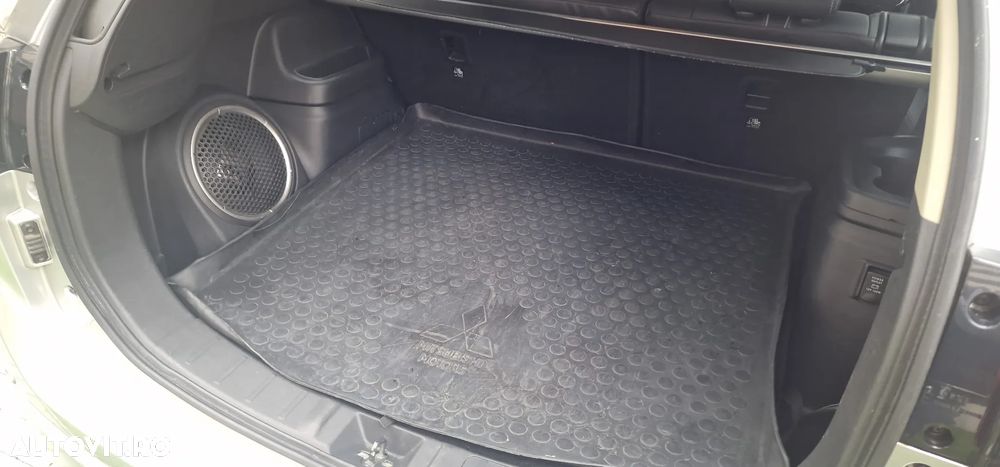 Mitsubishi Outlander 2.0 4WD Plug-In Hybrid Top - 15