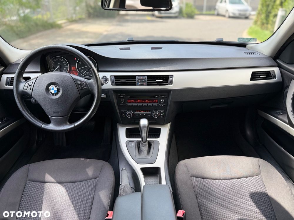 BMW Seria 3 325i xDrive - 12