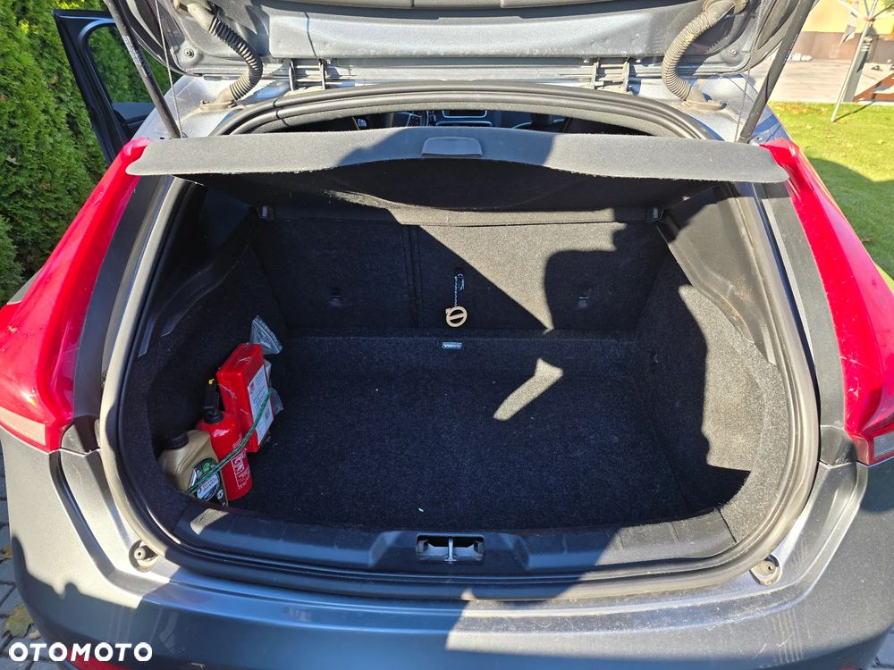 Volvo V40 D2 RDesign - 12