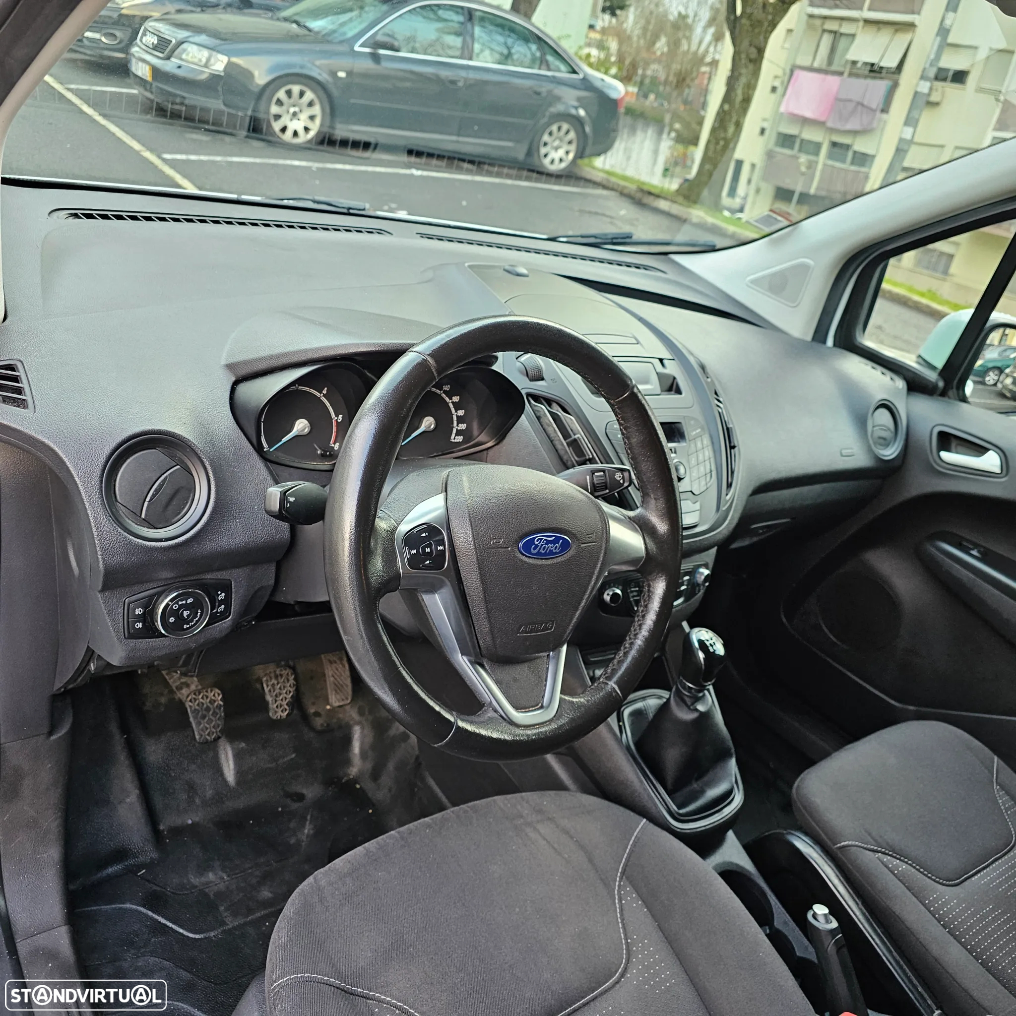 Ford Transit Courier - 20