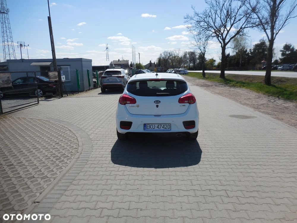 Kia Ceed 1.6 CRDi 136 ISG Dream Team Edition - 6