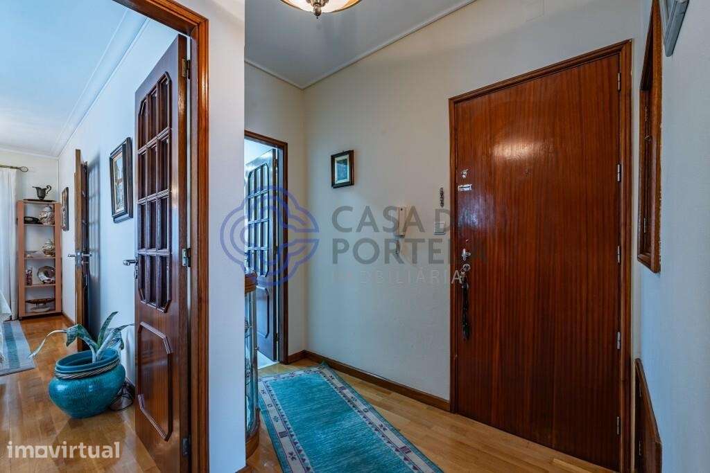 Prédio com capoto - Grande imagem: 2/25