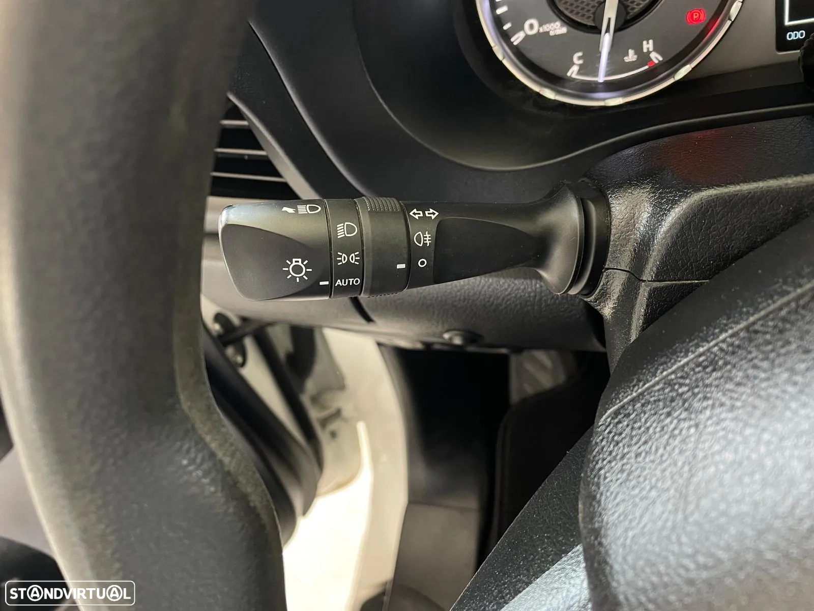 Toyota Hilux 2.4 D-4D 4WD Cab. Simples c/IVA Dedutível - 21