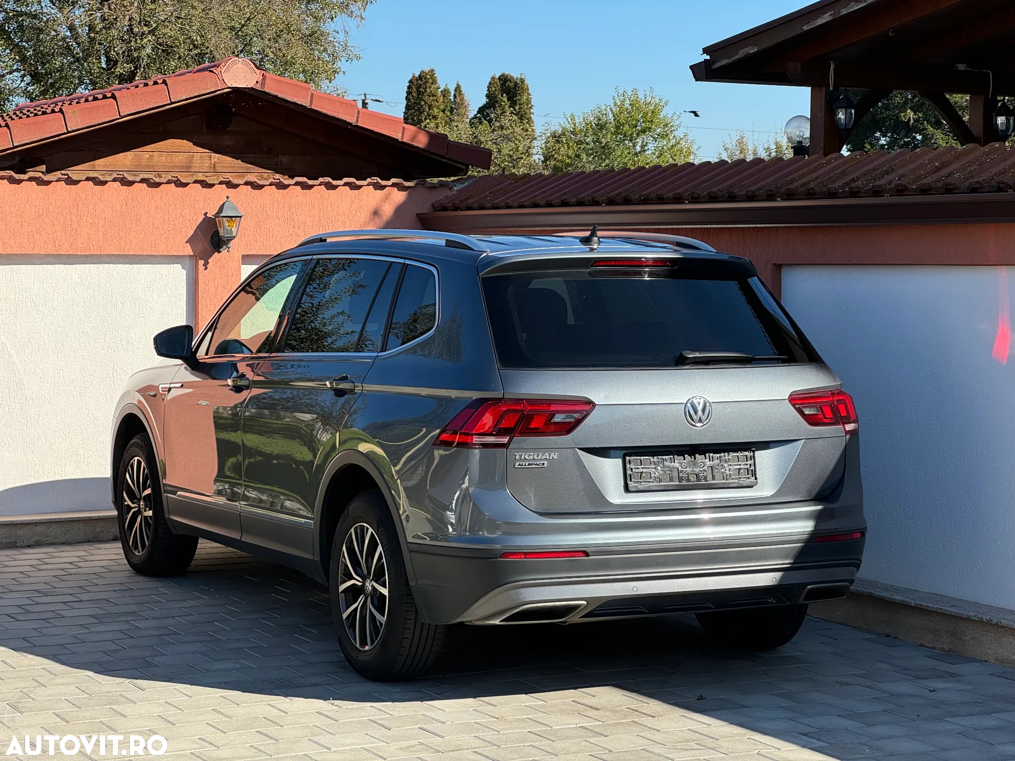 Volkswagen Tiguan Allspace 2.0 TDI SCR DSG Comfortline - 10