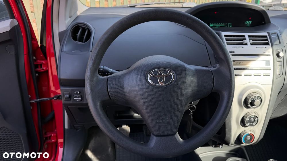Toyota Yaris - 12