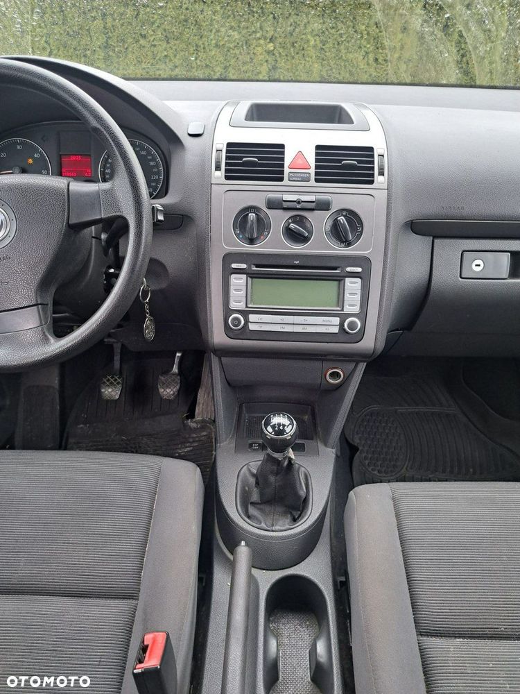 Volkswagen Touran - 12