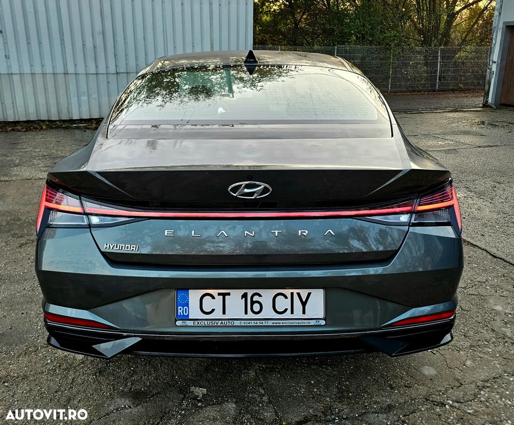 Hyundai Elantra 1.6 l 123 CP CVT Exclusive - 12