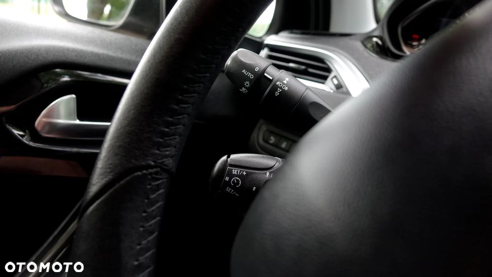 Peugeot 208 120 VTI Allure - 15