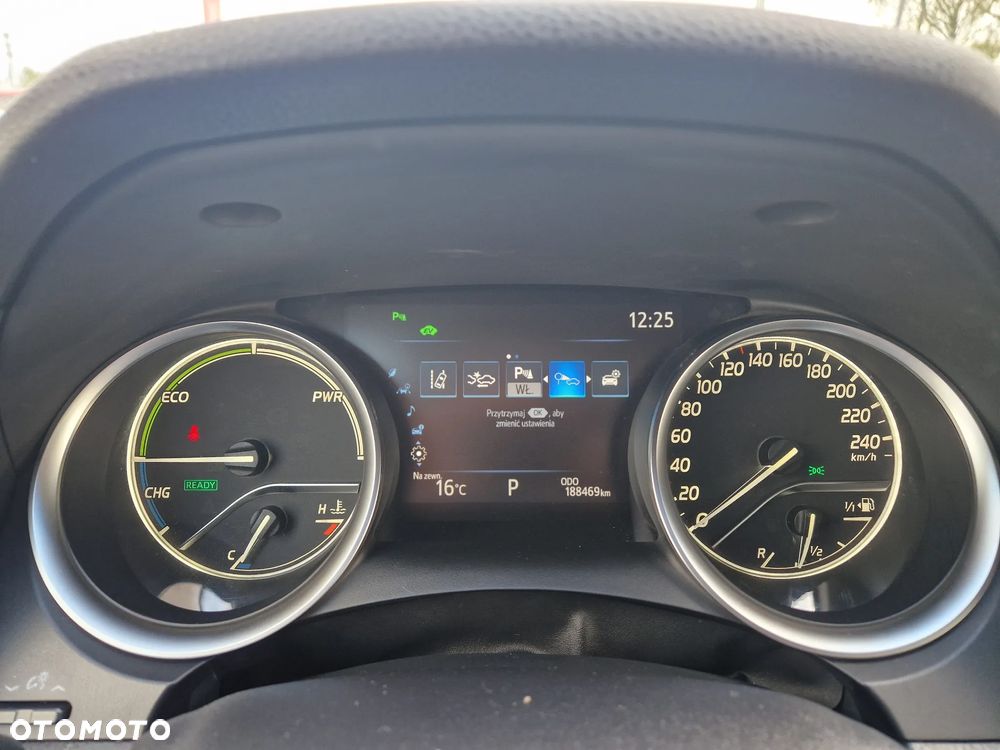 Toyota Camry Luxury - 19