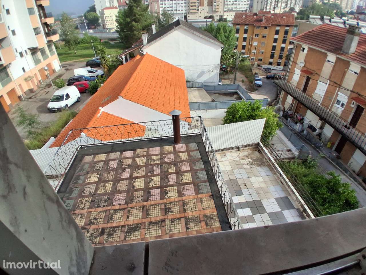Moradia T6 com grande potencial em Coimbra | 2 pisos + cave e sótão - Grande imagem: 2/31
