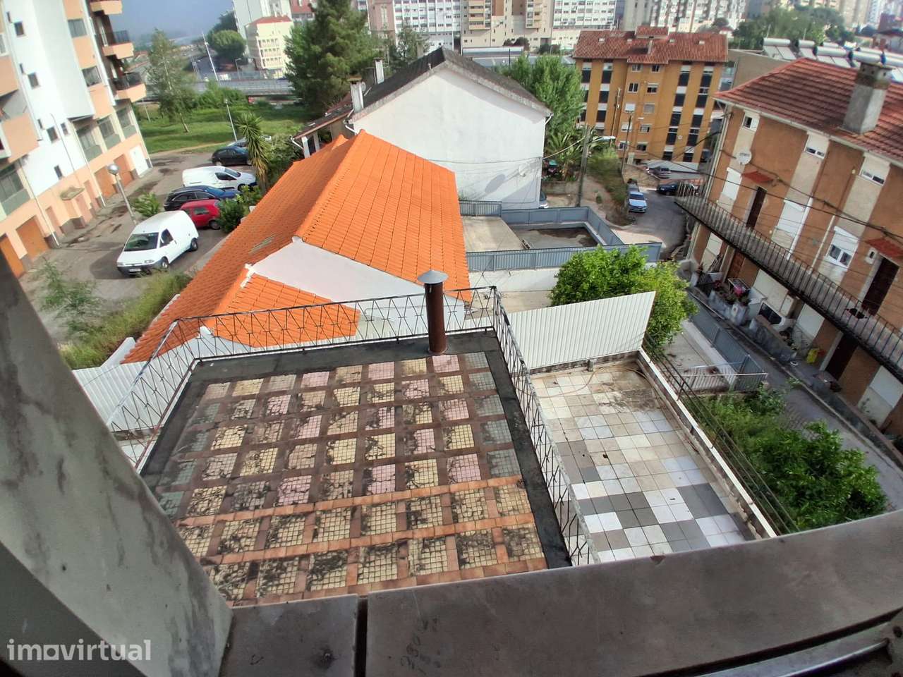 Moradia T6 com grande potencial em Coimbra | 2 pisos + cave e sótão - Grande imagem: 3/31