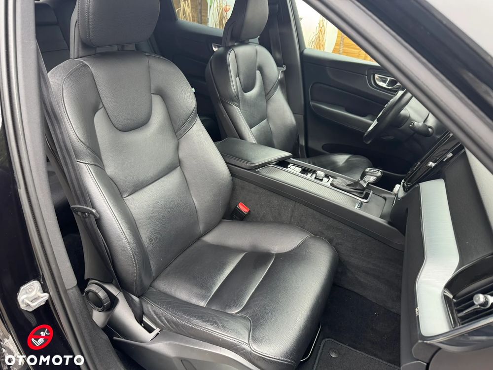 Volvo XC 60 D4 AWD Geartronic RDesign - 22