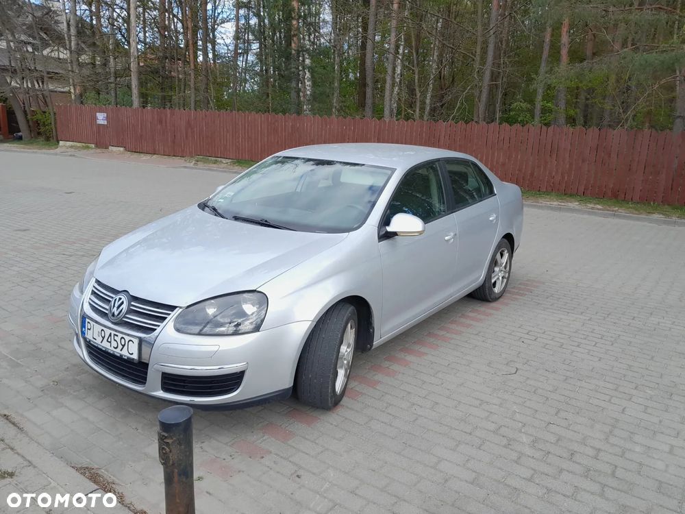 Volkswagen Jetta - 1